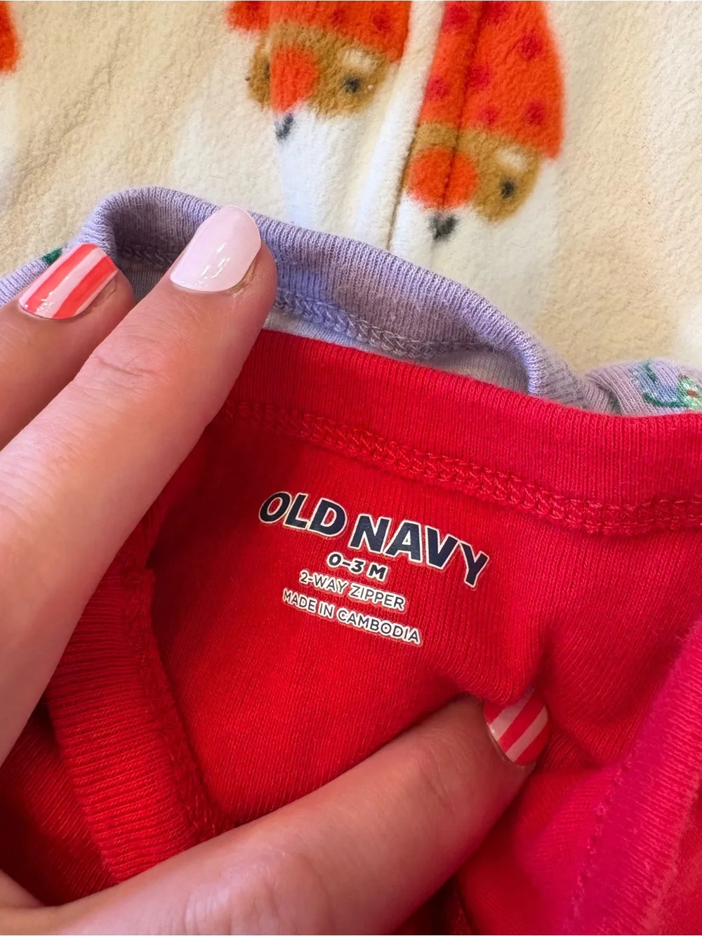 Old Navy three footed